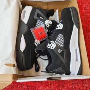 Jordan 4 Retro White Thunder